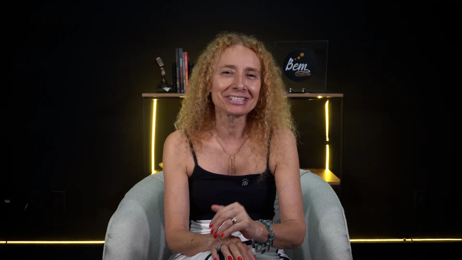 Vídeo direto para a câmera em cenário profissional